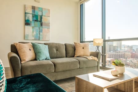 Lively Downtown 1BR Apt