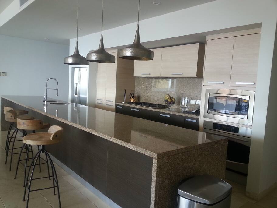 Open Kitchen.