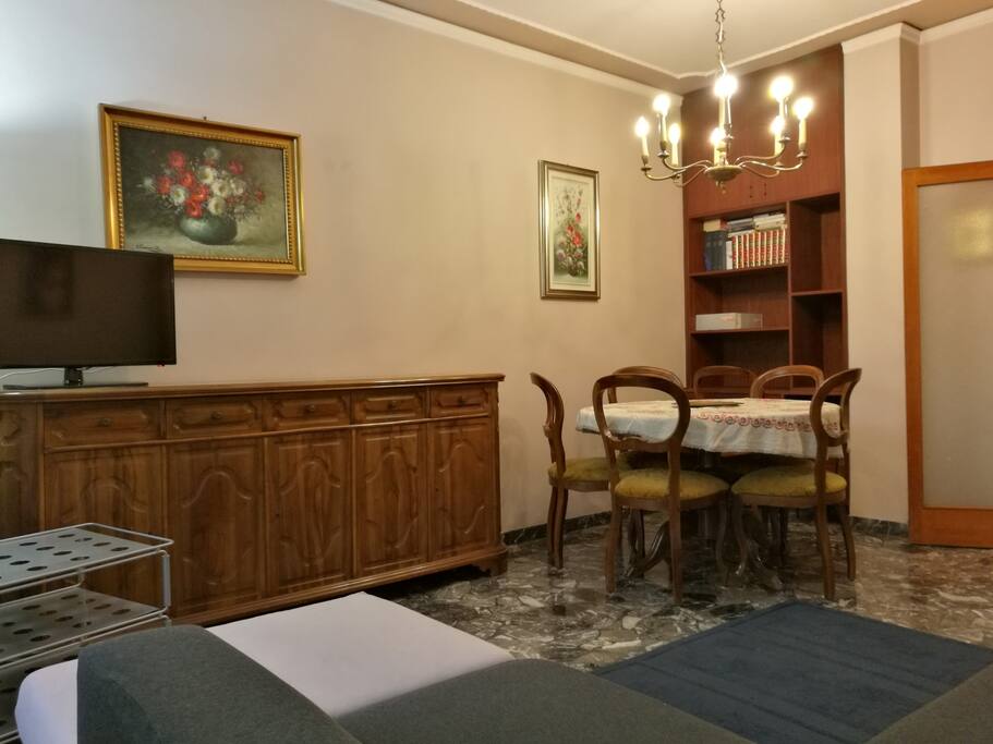 Soggiorno con divano letto matrimonale
