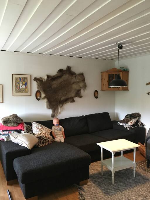 Soffa med gott om plats för umgänge (och skön att sova i).