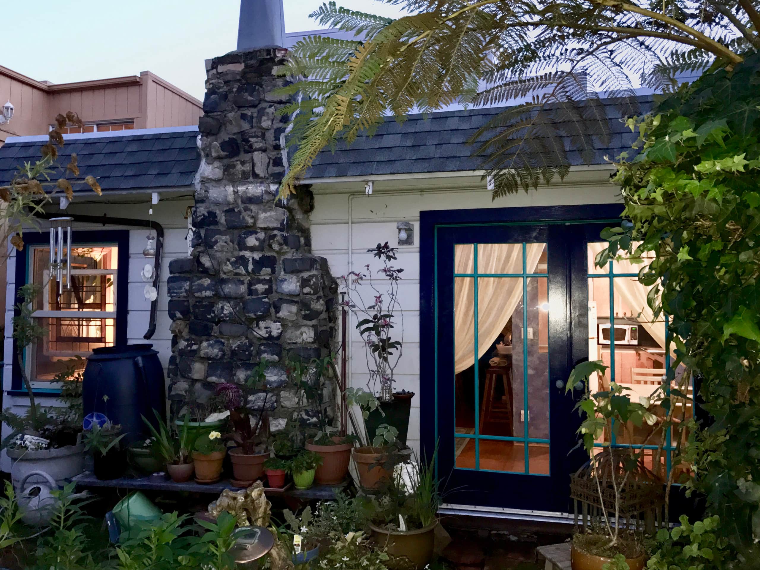 Eclectic Artistic Garden Retreat/Licensed - Image 12