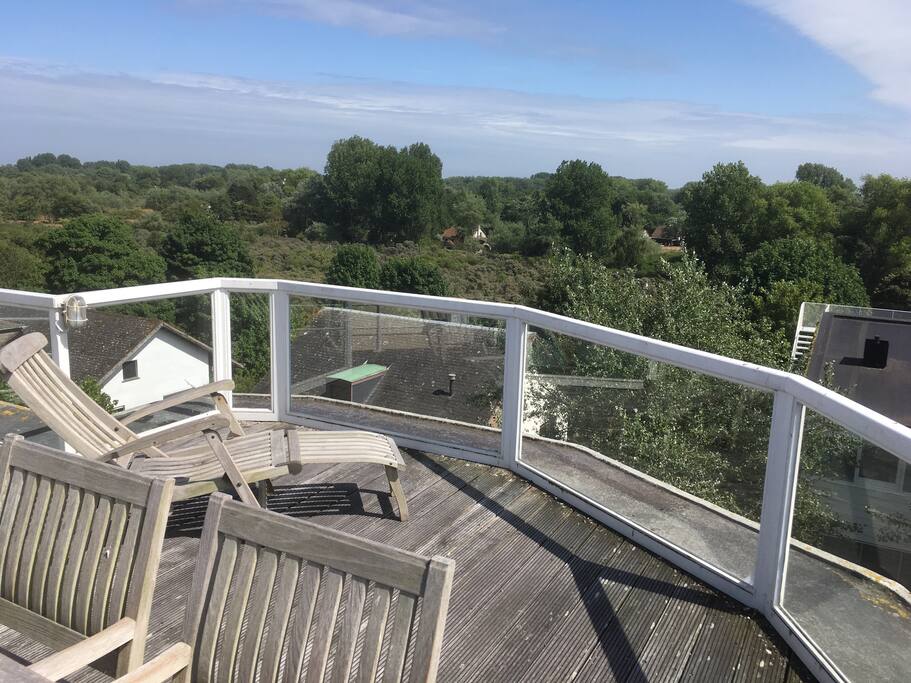 Op het dakterras geniet je van een uniek zicht op het natuurreservaat de Noordduinen.