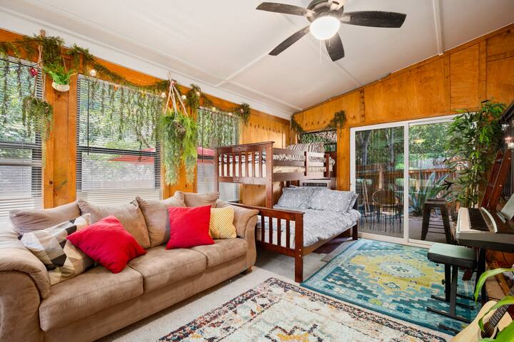 Premium Bohemian Imagintorium ❤️️ 5 BRms | 4mi⇒ DT gallery image 3