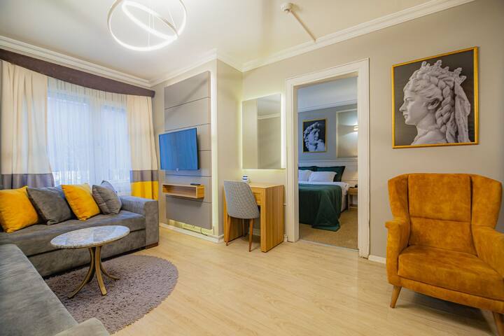 Elegant Apartment With Two-Bedroom 2+2 gallery image 3
