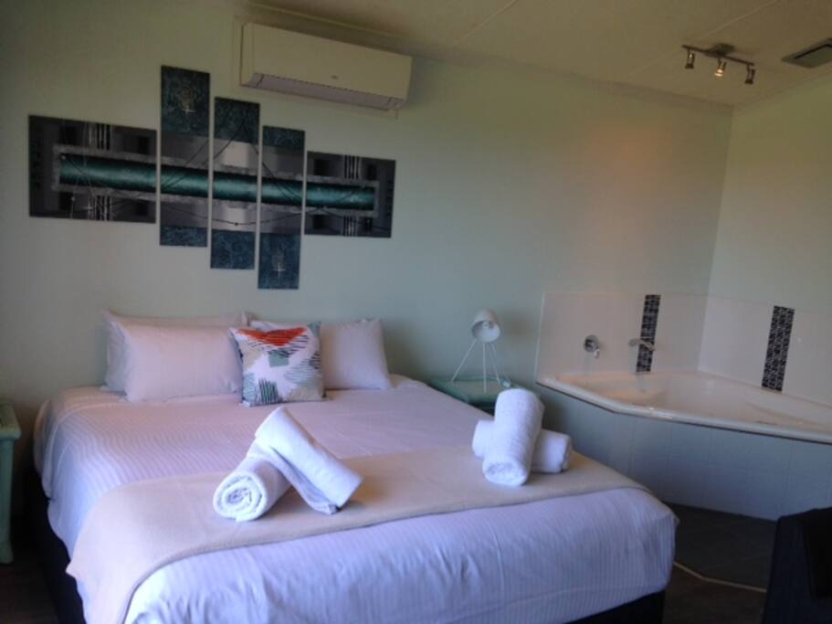Executive King Spa Bure