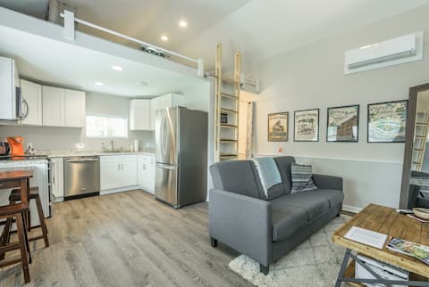New Studio! Foam Bed, Hot Tub, Close to Downtown!