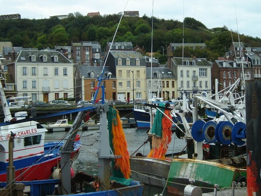 Vue de l'immeuble face aux ports