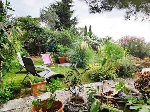 House Botanica - stunning garden & view