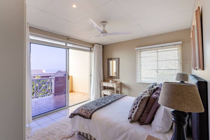 Главна спална соба со поглед кон балконот