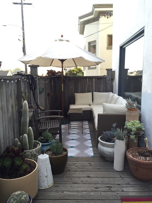 Front porch with luxurious outdoor seating for enjoying tea or coffee!