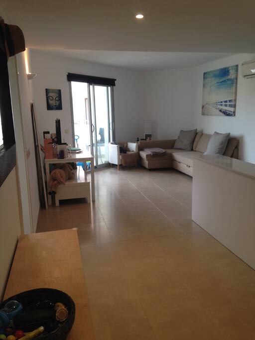 Spacious living room