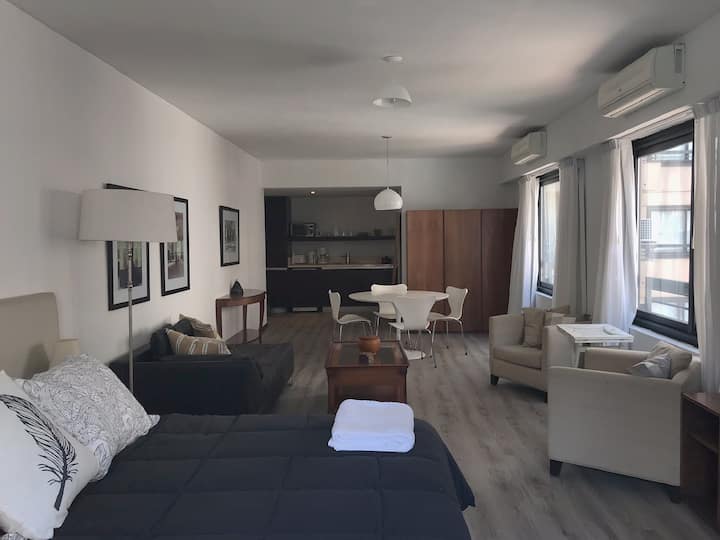 First-level furnished studio apartment in Retiro