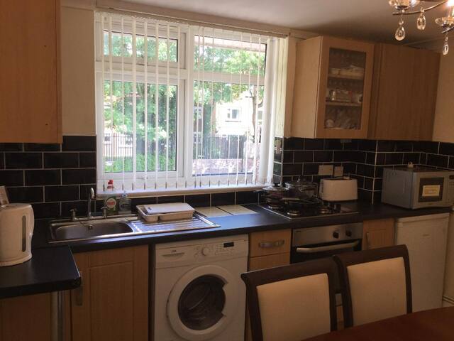 Bramley 2 Room Plus Kitchen Suite gallery image 4