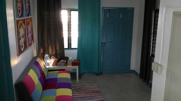 Sebule iliyo na kitanda cha sofa