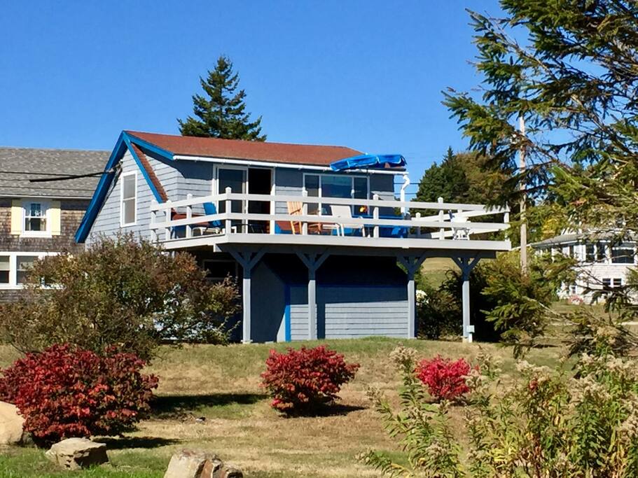 A view of the front of the house.