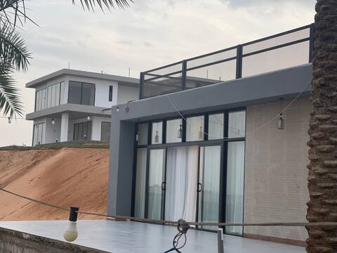 Two-section Three Bedroom Villa Resort with Men's Council
