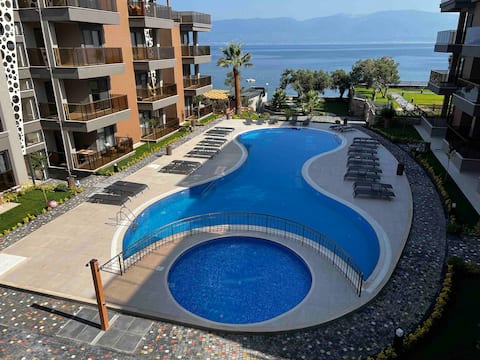 Beachfront - Luxury Holiday Home with Panoramic and Pool