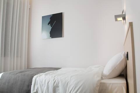 Single room in city center with common terrace