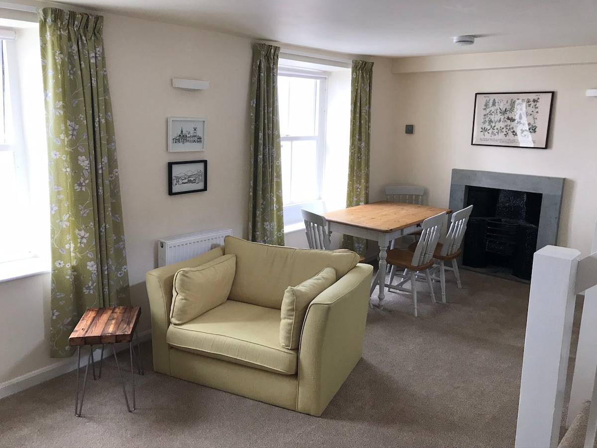 Successful Airbnb property: Charming Grade II listed cottage Kirkby Lonsdale in Cumbria