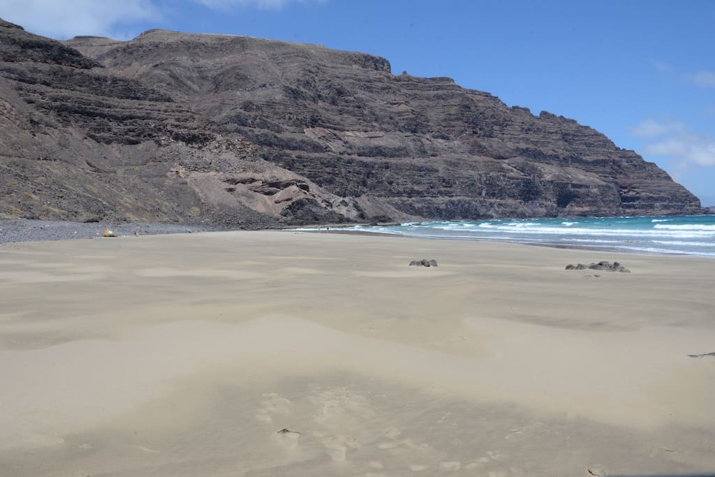 Playa de La Canteria, a 1 km. de la casa