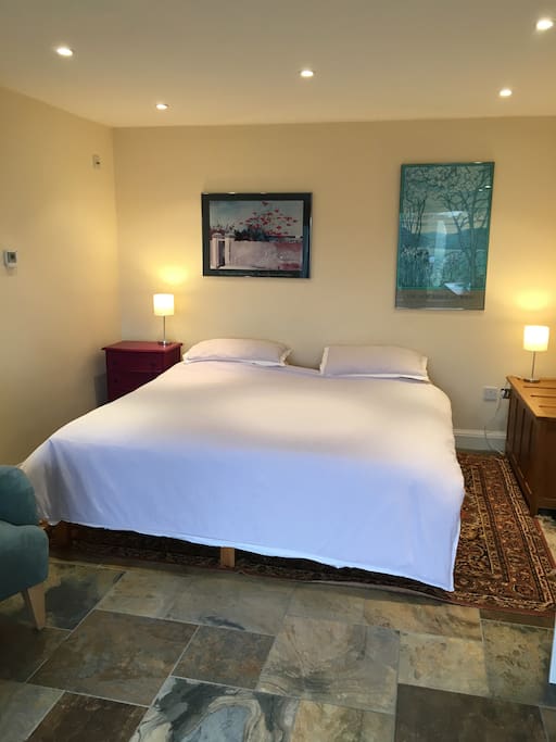 Kingsize bed layout 2