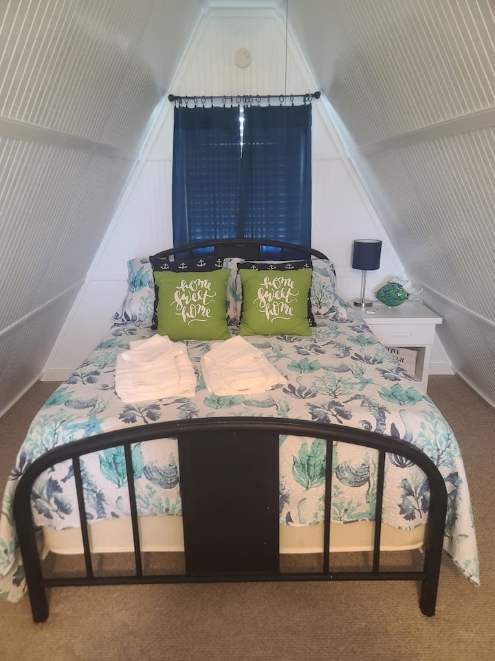 Full bed in upstairs loft renovated 05/2022