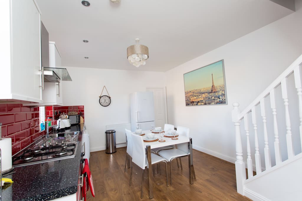 Dining room/kitchen