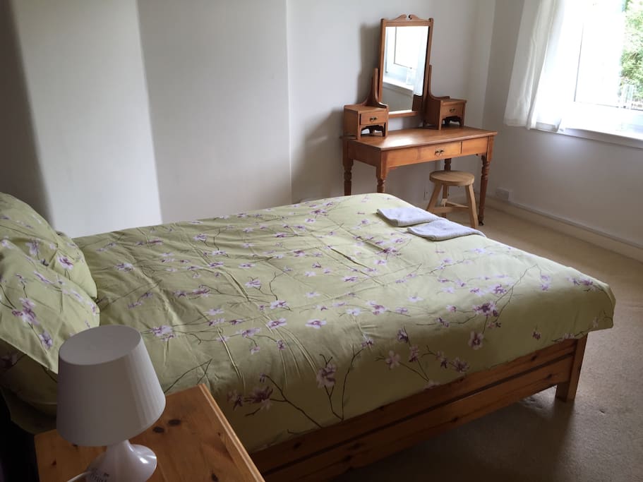 Bedroom 1 - double