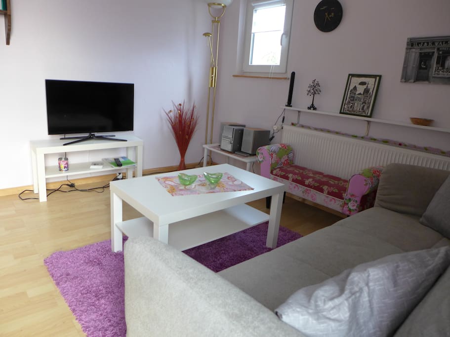Wohnraum mit Flachbild-TV