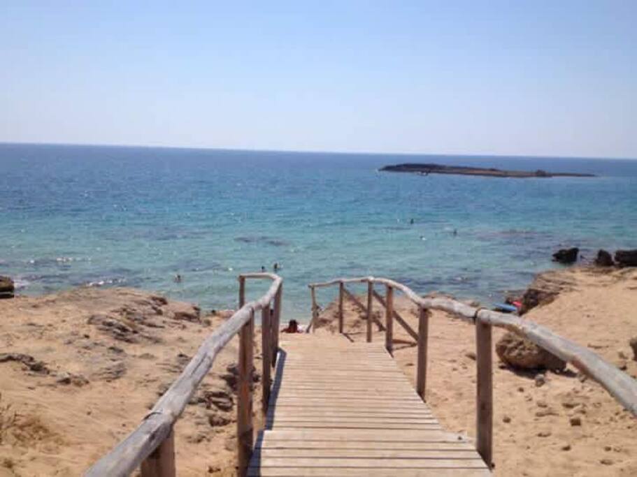 A 150 metri questo è il mare fantastico di cui potrete godere. A pochi passi da uno stabilimento attrezzato.
