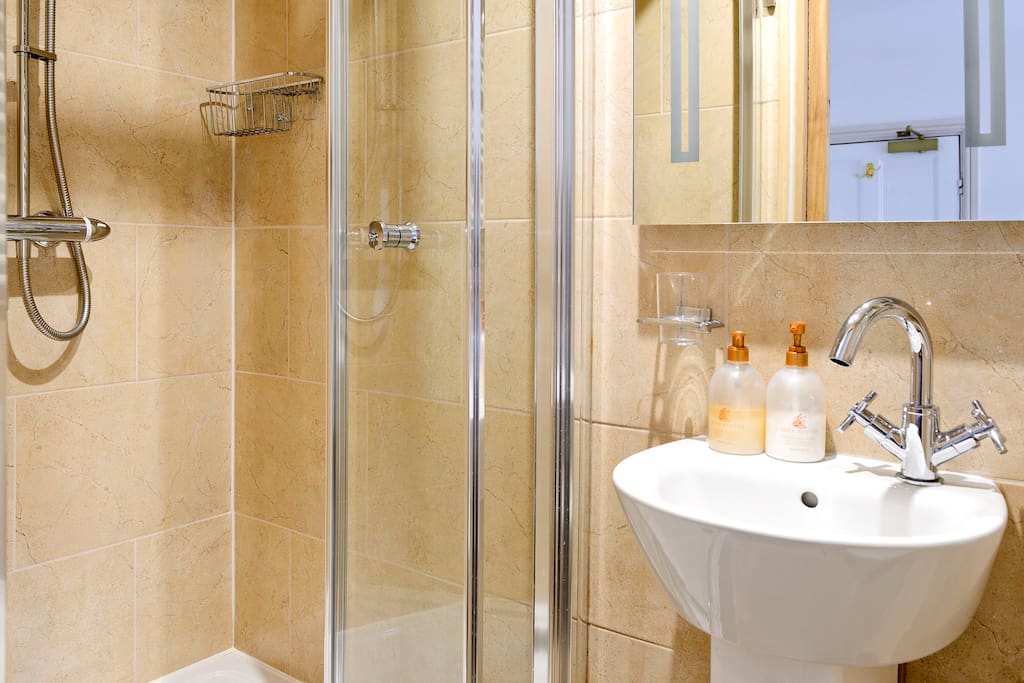 ensuite bathroom with power shower