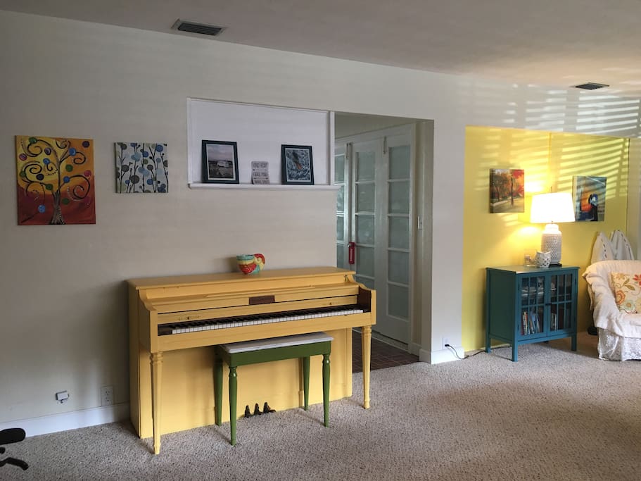 Fun yellow piano!