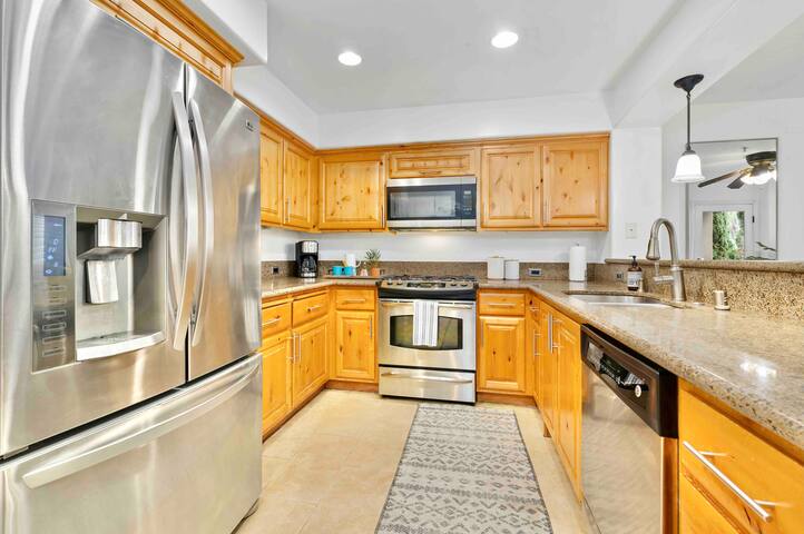 MB Contemporary 4BR/3BA Steps to Sand with Garage gallery image 4