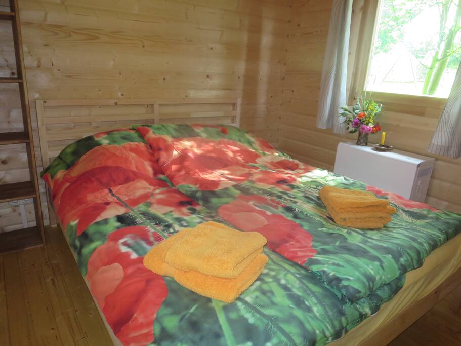 Bett 1,60 m breit
