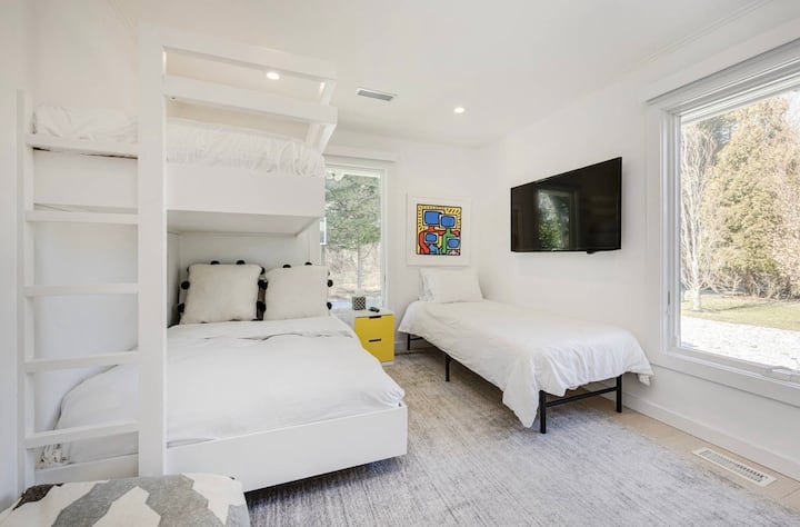 Dhomë gjumi për fëmijë me krevat dopio mbi krevat marinari të plotë