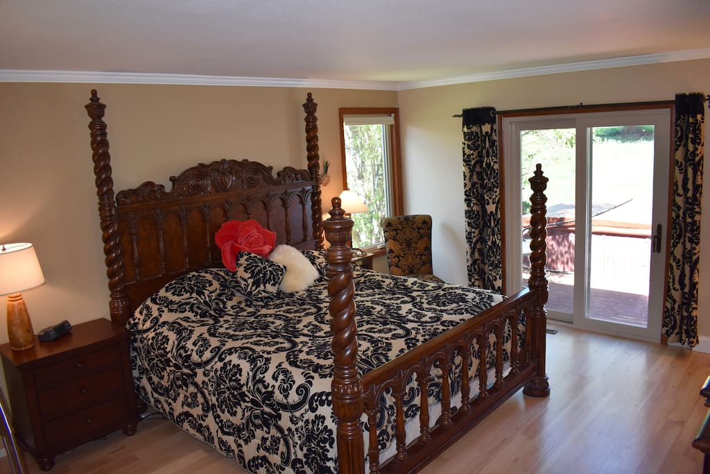 Master Suite ~ Cal King 4 poster