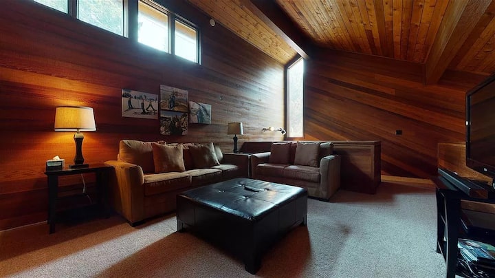 Loft w/sofa ya kulala