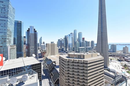 Luxury 2BR Condo Across CN Tower, Union, TIFF/MTCC