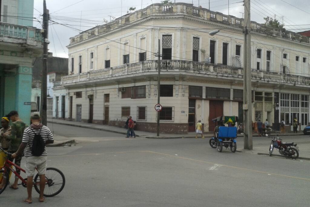 1.View of the house from the villuenda park. The owner of the house lives on the second floor, where the balcony is