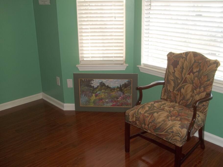 Sitting area bedroom 1