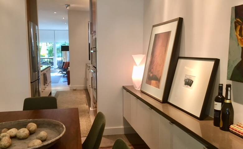 Leslieville’s Best – Stylish Designer’s Home gallery image 5