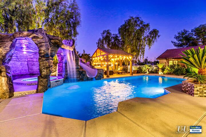 UU3 8BD/8BA Villa w/ Resort Pool and Karaoke Room gallery image 4