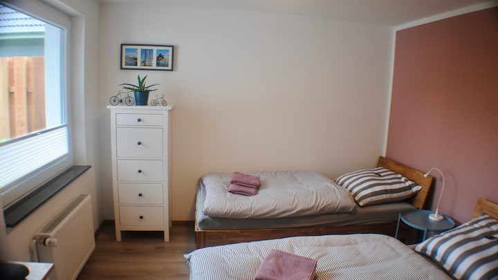 ห้องนอน 2 (Bedroom 2)