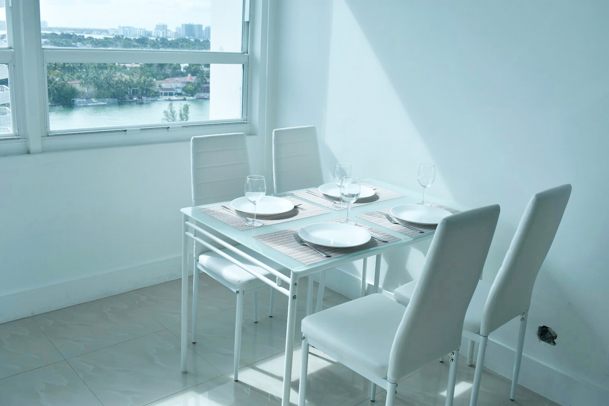 Oceanfront 2 beds/Bayview with parking A16