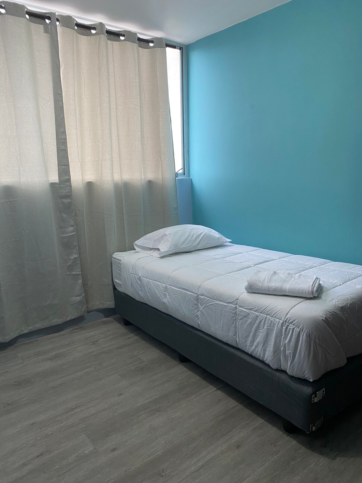 Soba za jednu osobu s ormarom 