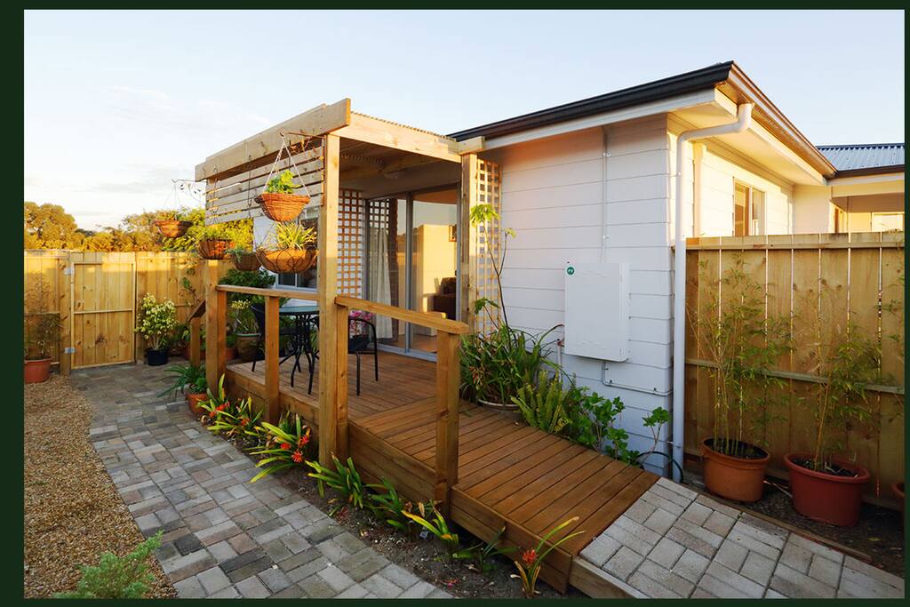 Private courtyard, deck & ramp entry