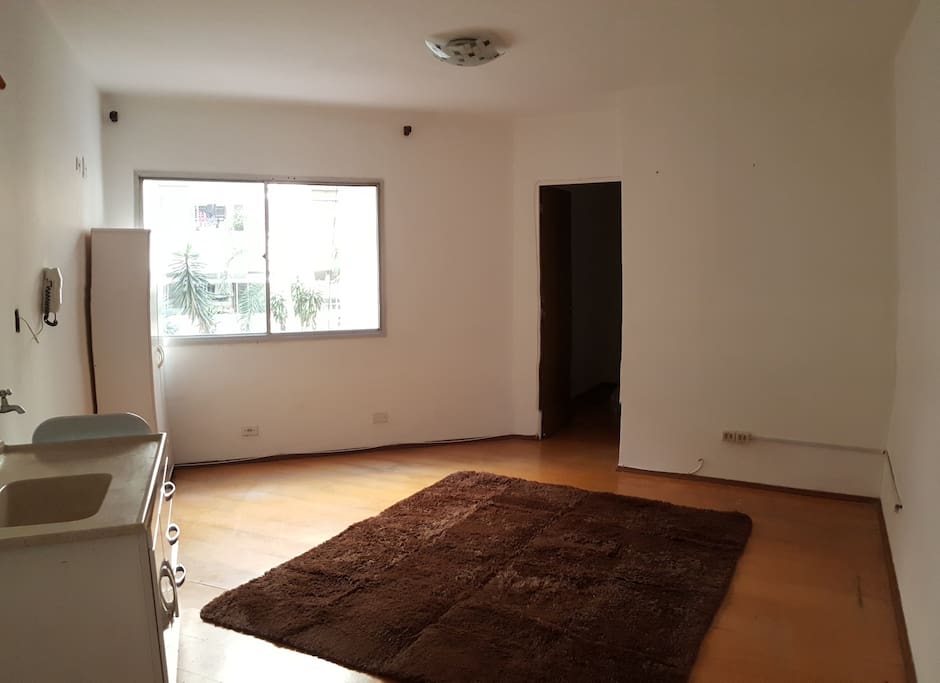 Sala / Cozinha e porta para o quarto
