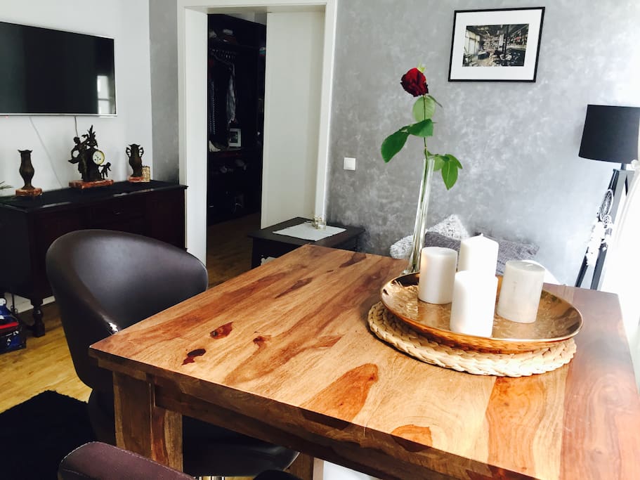 Wohnzimmer mit Esstisch