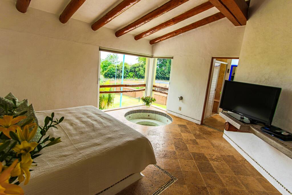 Recamara principal con Jacuzzi, todas las recamaras tienen baño propio