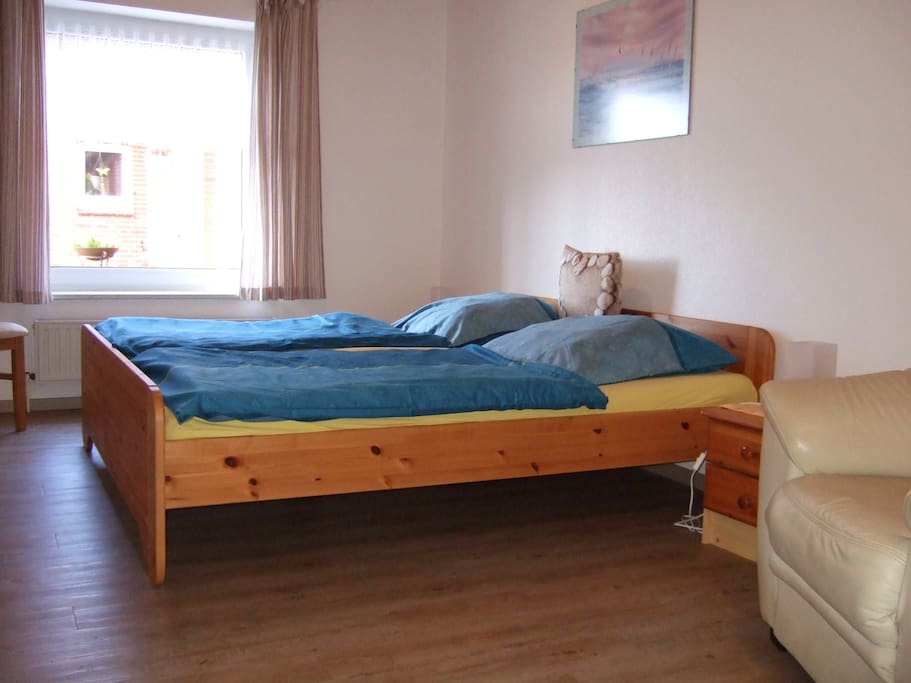 Schlafzimmer 1